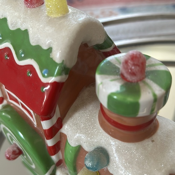 Hallmark gumdrop vintage gingerbread train and snowman does not play music - Picture 5 of 5